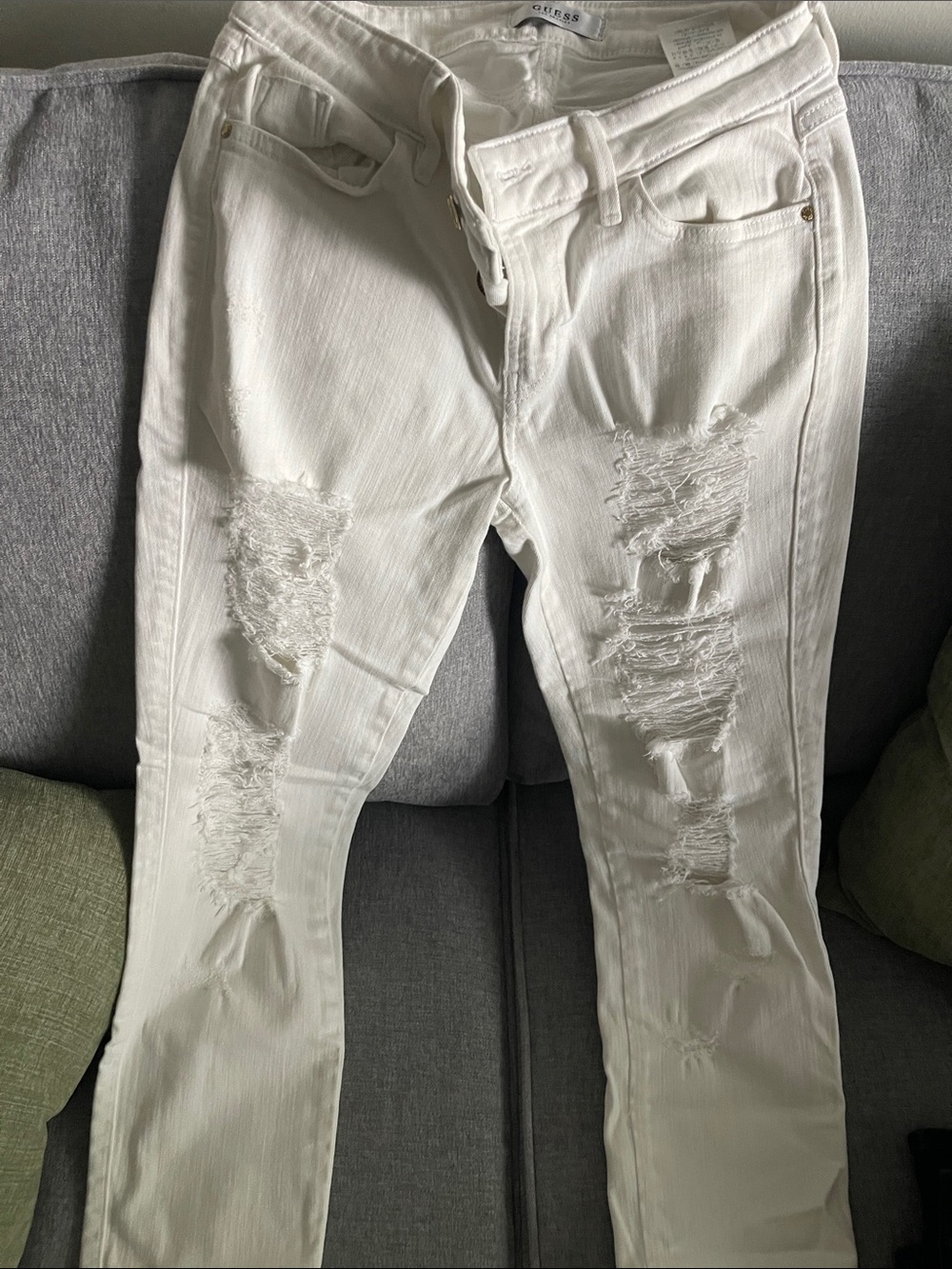Cute GUESS White Ripped Skinny Jeans - Women's